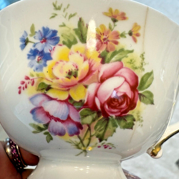 Paragon Fine Bone China Teacup & Saucer, Pink & White w Gilt Designs, Floral - Picture 11 of 12